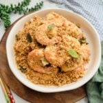 Golden-brown Singapore cereal shrimp, garnished with crispy cereal flakes and aromatic spices.