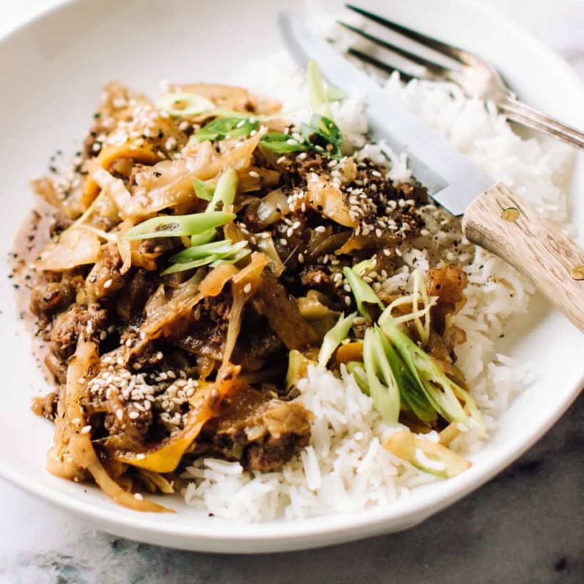 Colorful Ground Beef Stir Fry with vegetables and soy glaze โ quick 25-minute dinner.
