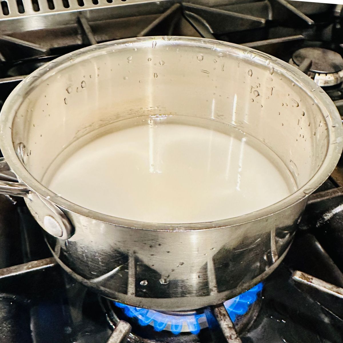 Allulose and water simmering.