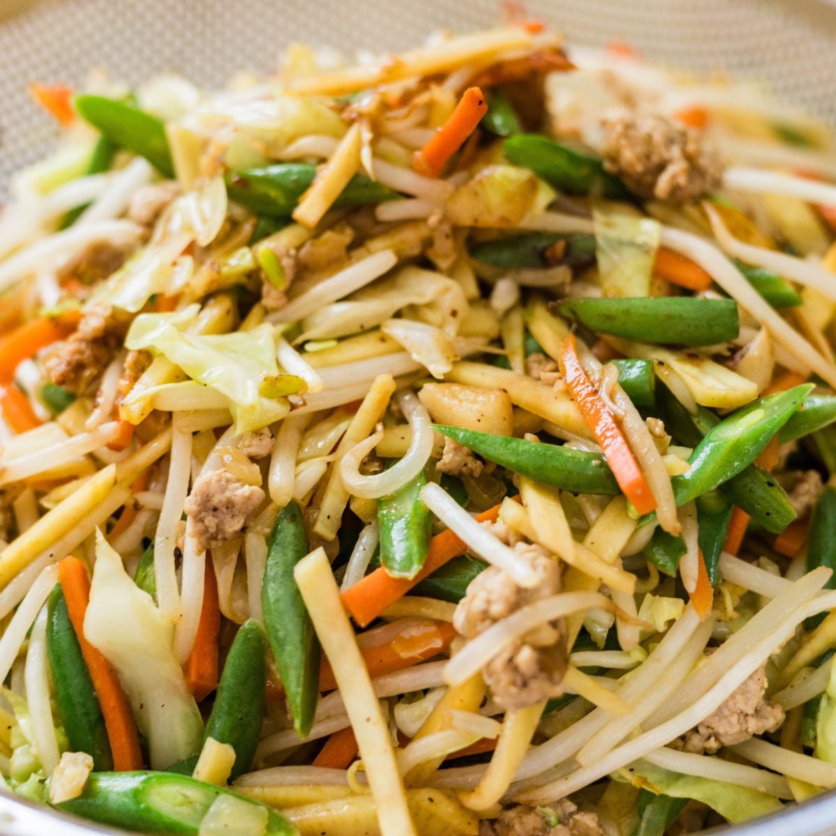 Cooked vegetable and pork filling for lumpiang gulay