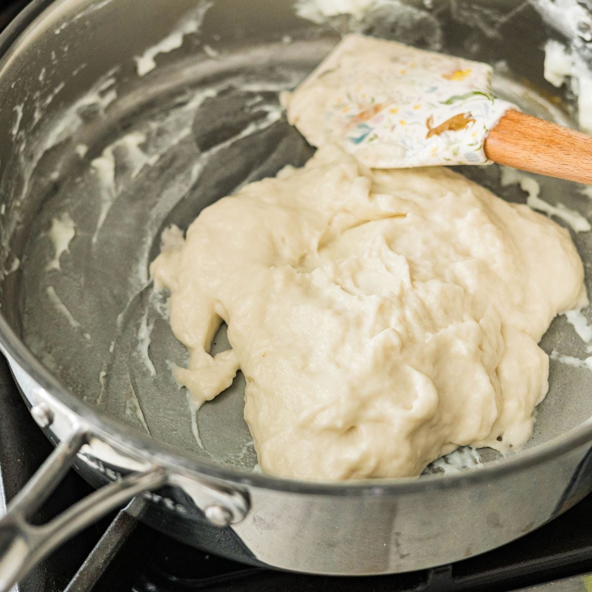 Thick and sticky cooked inutak mixture in a pan